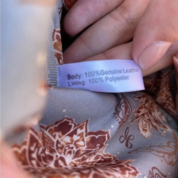 HOBO Hark Convertible Shoulder Bag inPebble - Picture 14 of 16